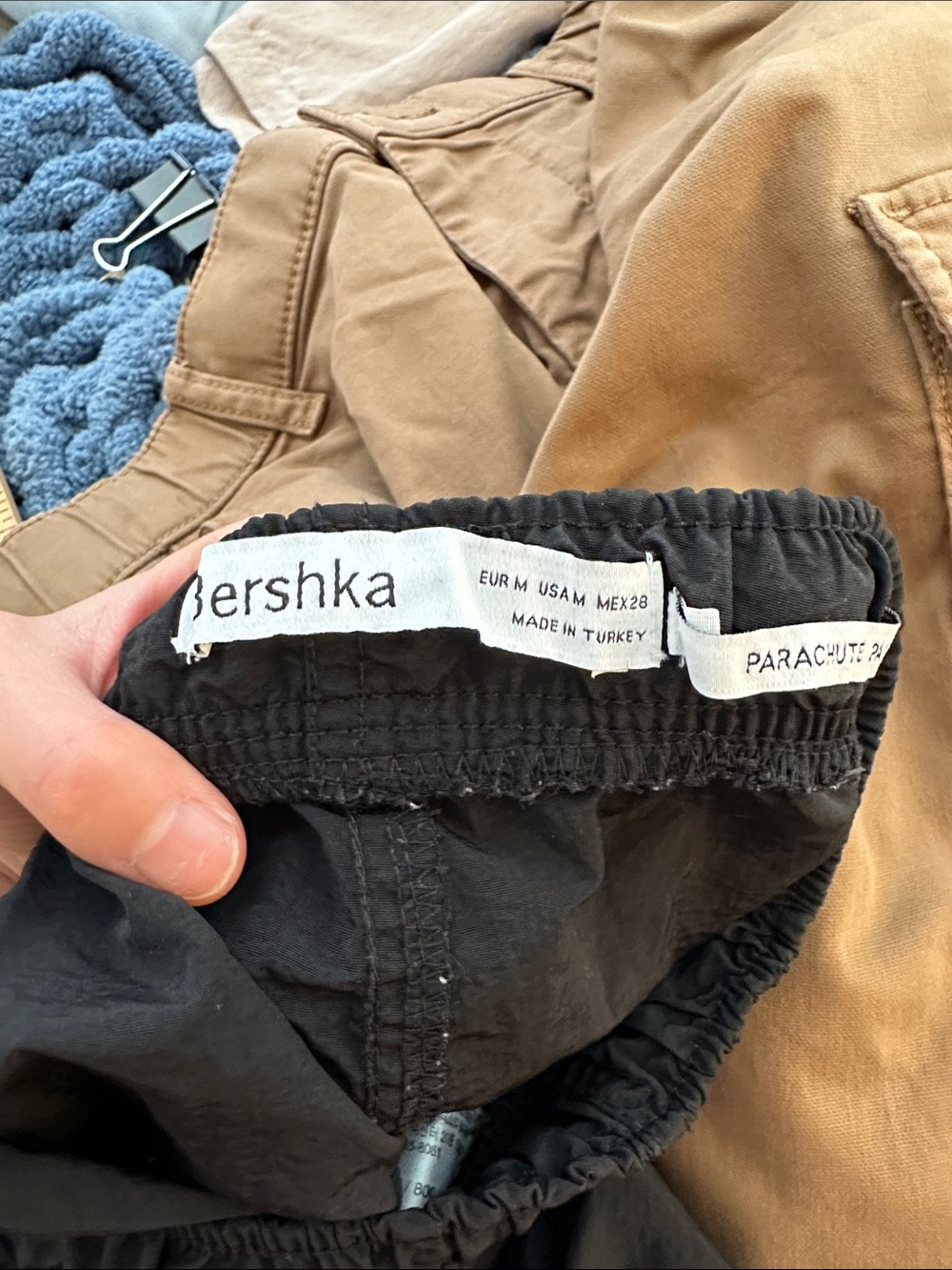 Bershka Women's Black Elastic-Waist parachute pants - Picture 4 of 4